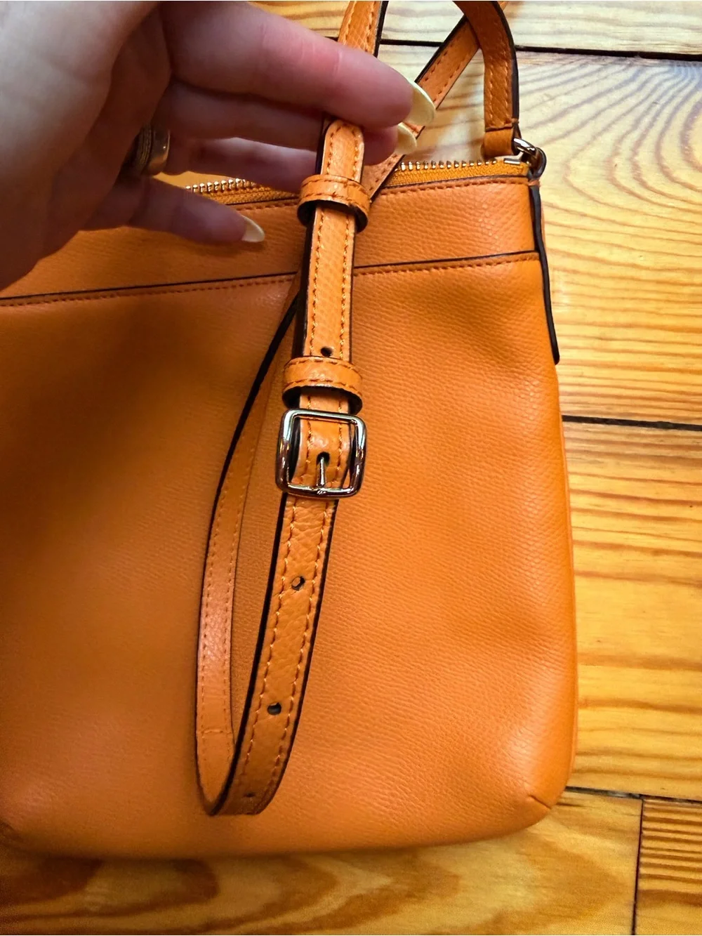 Coach NWOT Pebbled Leather Crossbody Orange Gold Hardware Hang Tag
